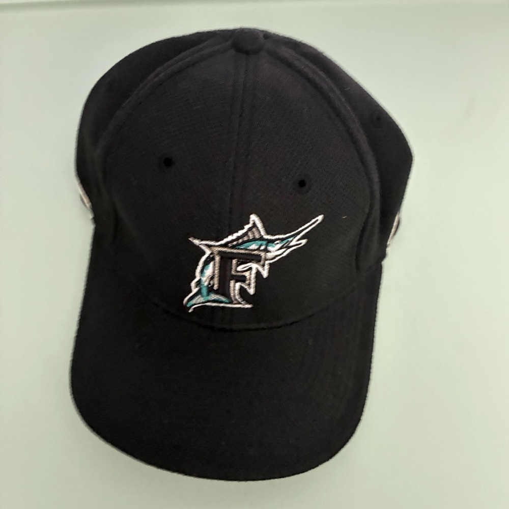 RARE Florida Marlins Fitted New Era 59 FIFTY hat stretch medium
Large black